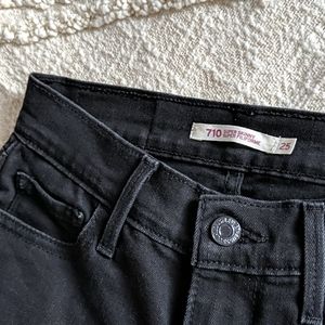 Levi's 710 Jeans